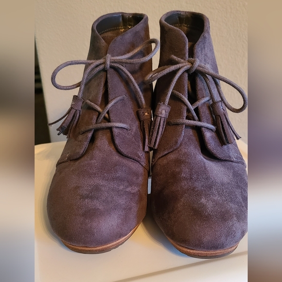 Dr Scholls 8W gray suede ankle bootie wedges - Picture 7 of 7